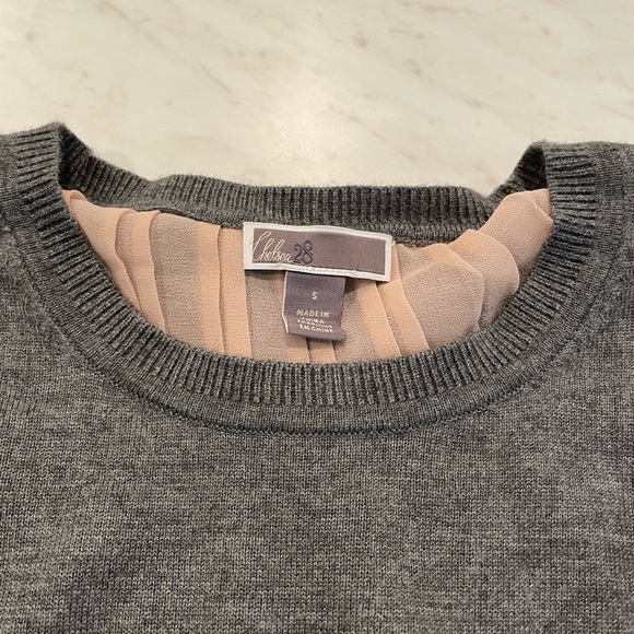 Chelsea28 Grey Sweater with Sheer Pink Accordion Hem Split Back Size Small - Picture 3 of 8